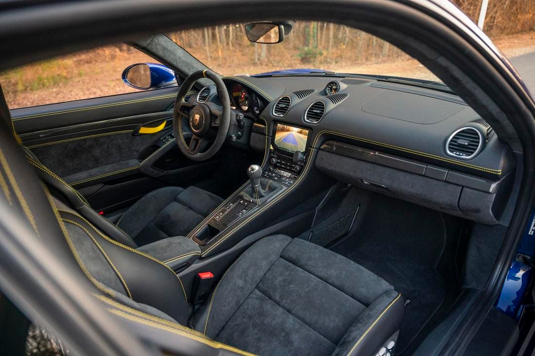 2021 Porsche GT4