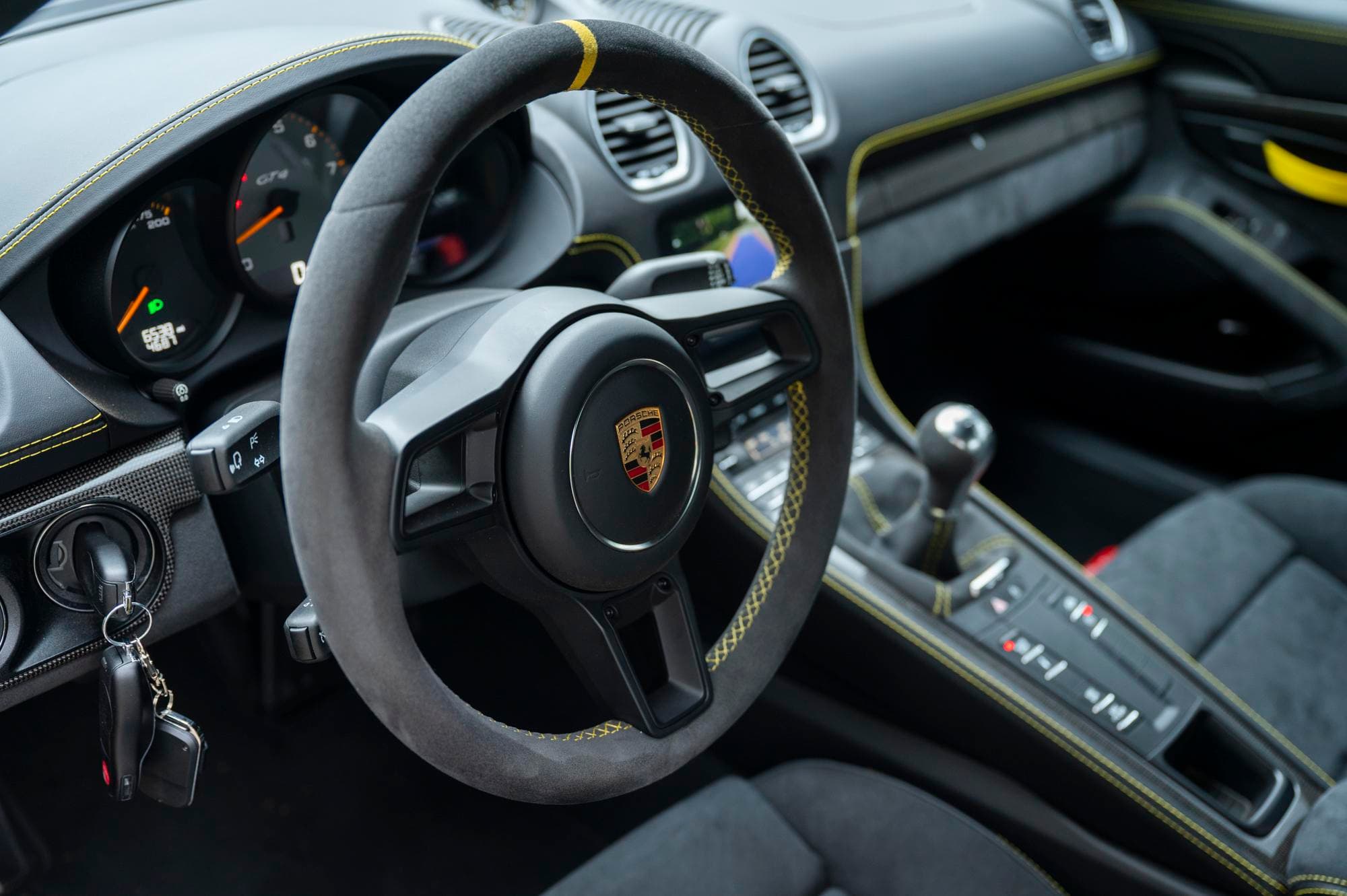2021 Porsche GT4