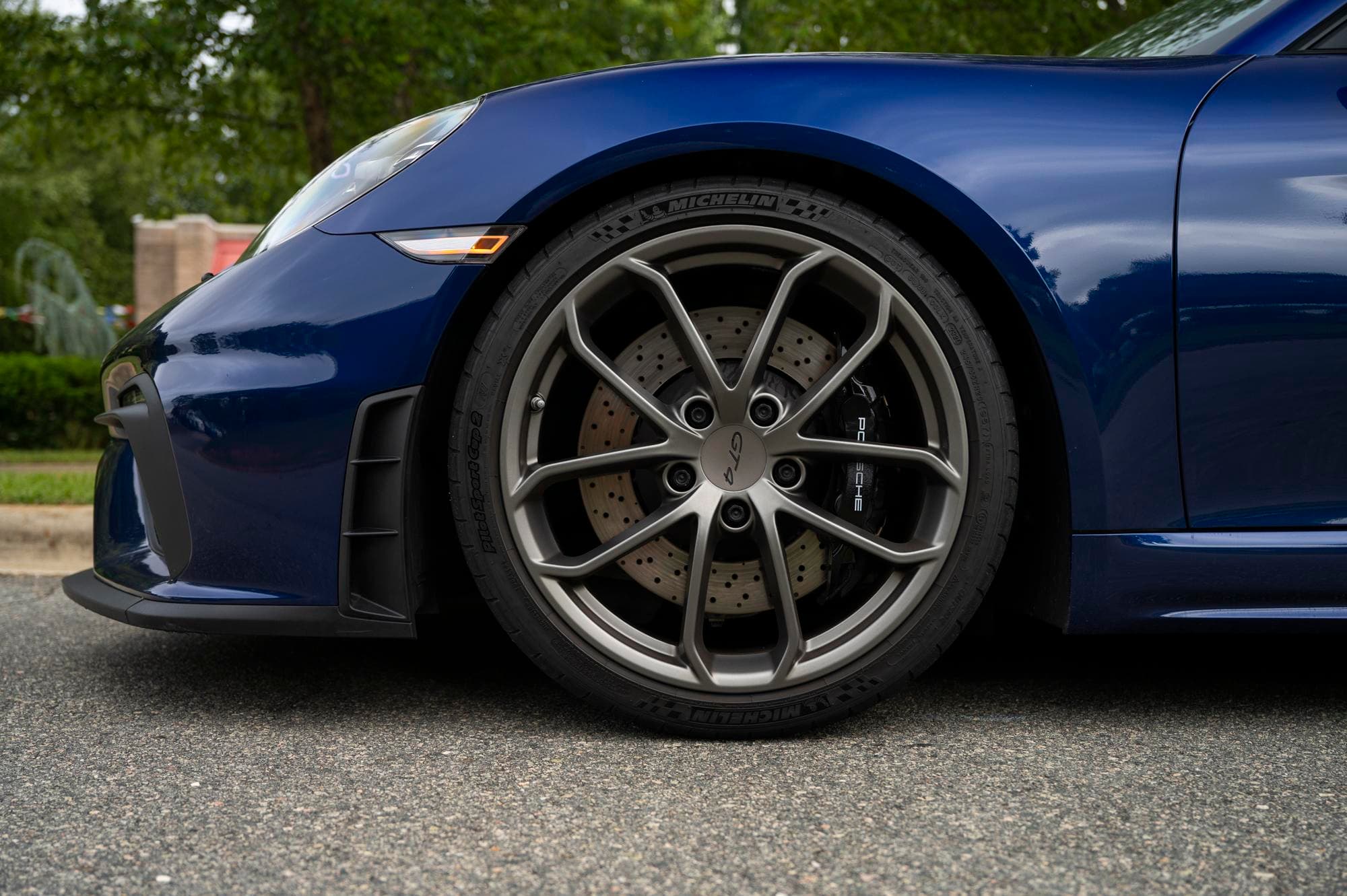 2021 Porsche GT4
